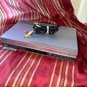 Sony SLV D560P DVD VCR Player VHS Combo Progressive Scan with cable. No remote